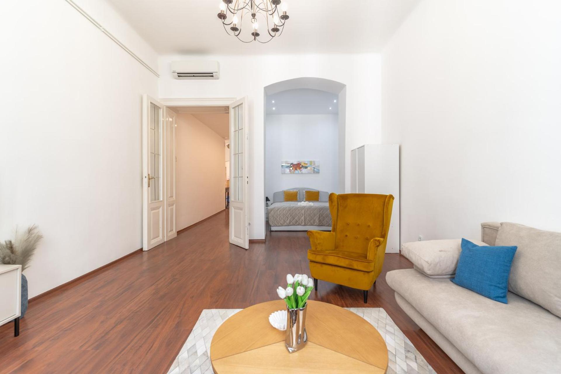בודפשט Deluxe And Cozy City Center Suite For 8Ppl מראה חיצוני תמונה